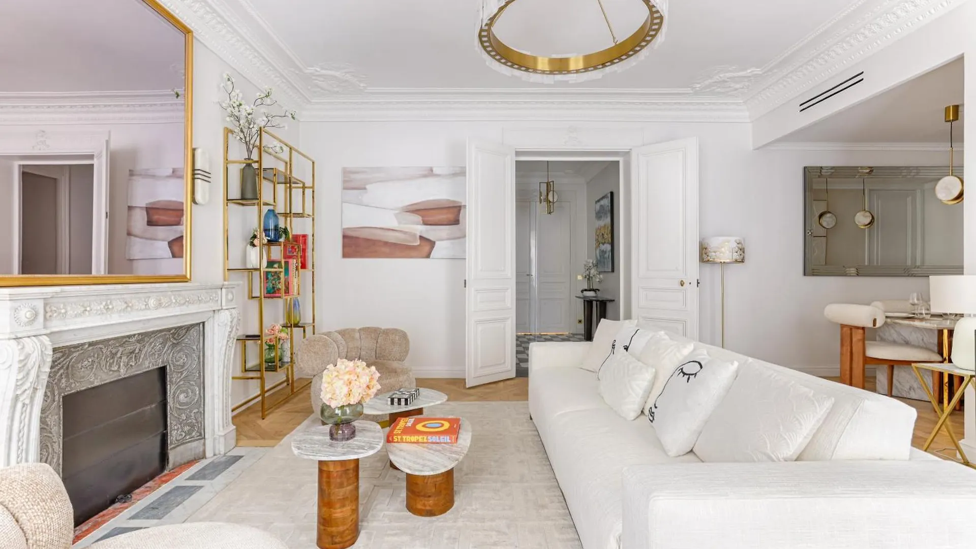 Elegant Luxury For 6 On Champs-elysees Apartment