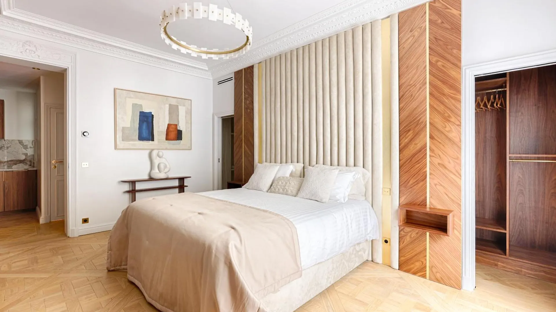 Elegant Luxury For 6 On Champs-elysees Appartamento