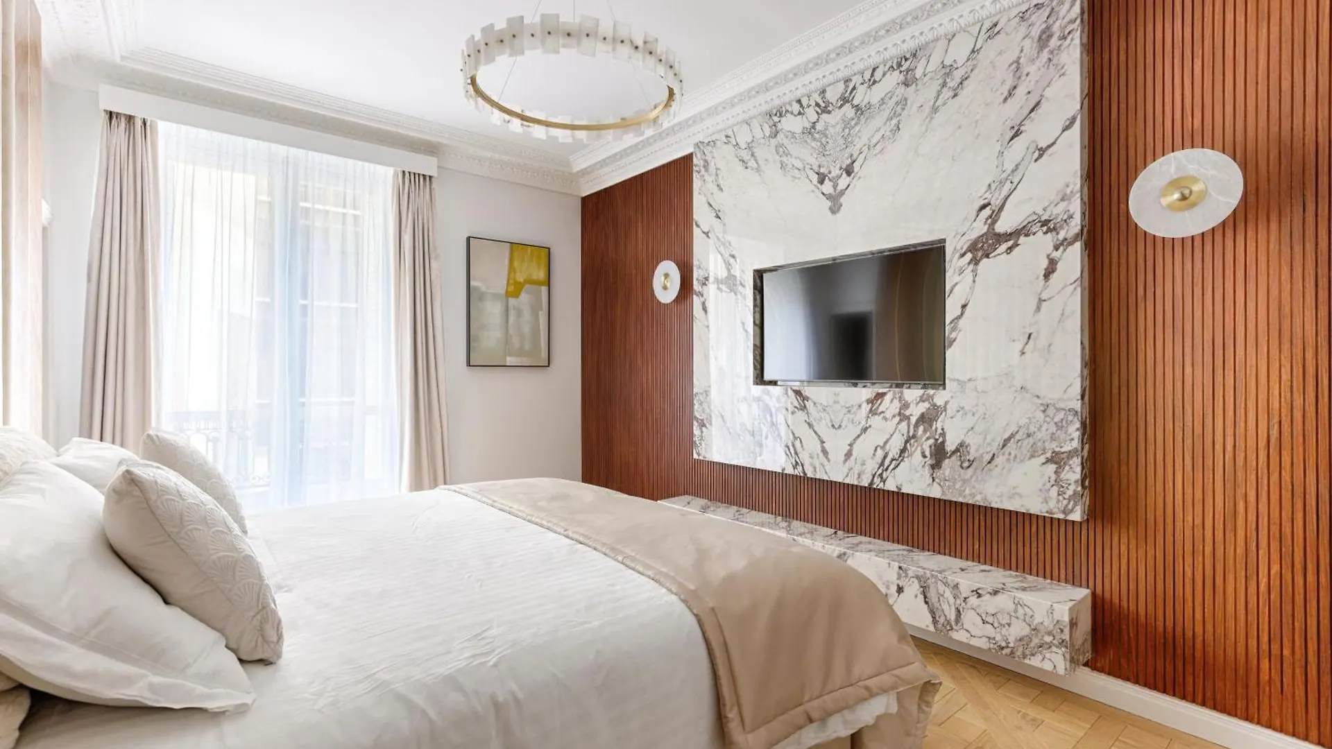 Elegant Luxury For 6 On Champs-elysees Parigi