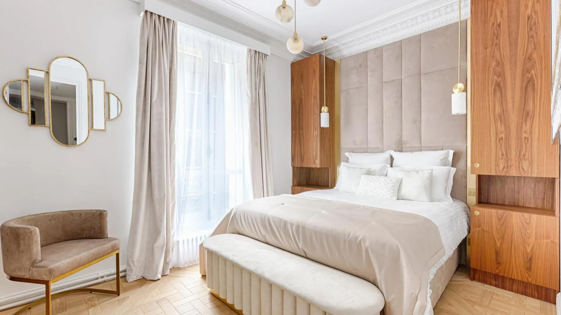 Elegant Luxury For 6 On Champs-elysees Apartment