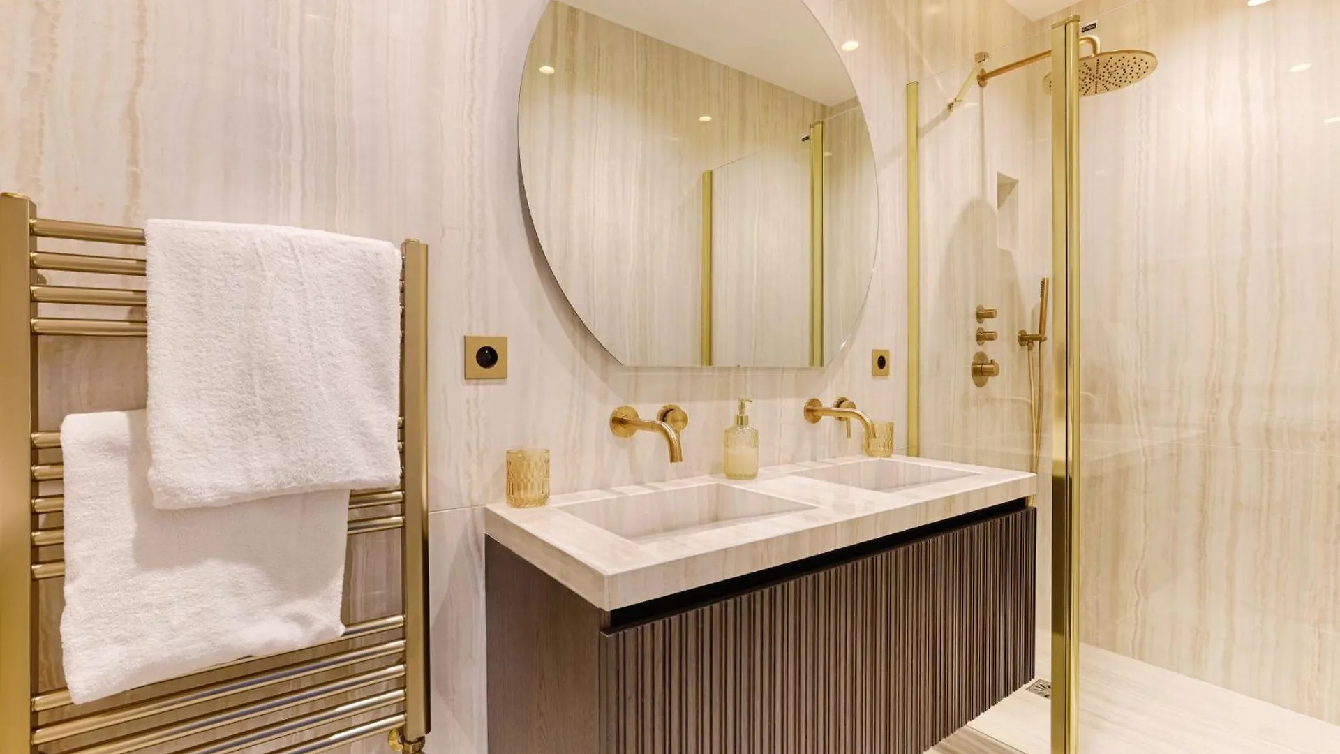 Apartment Elegant Luxury For 6 On Champs-elysees Paris