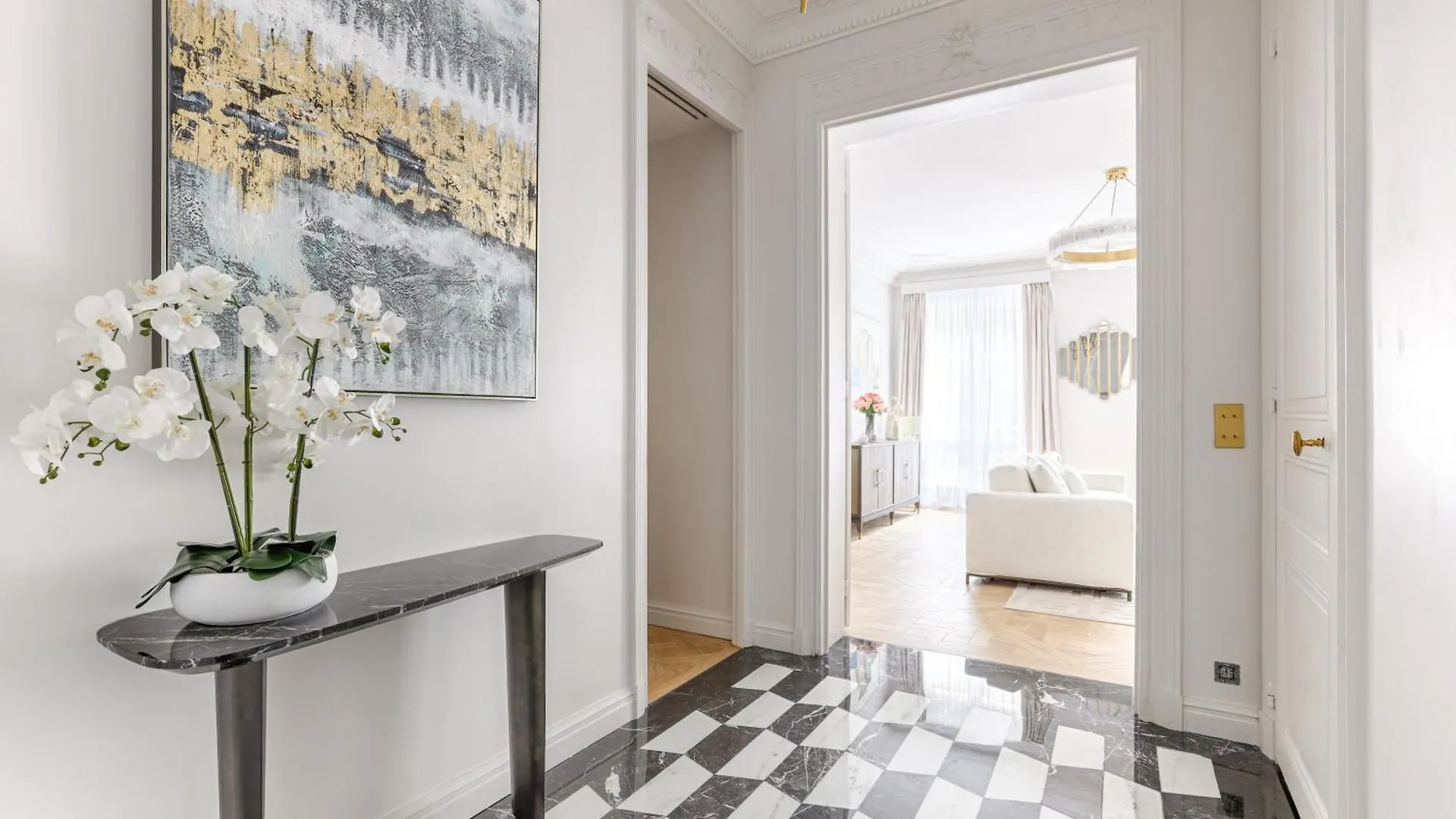 Elegant Luxury For 6 On Champs-elysees