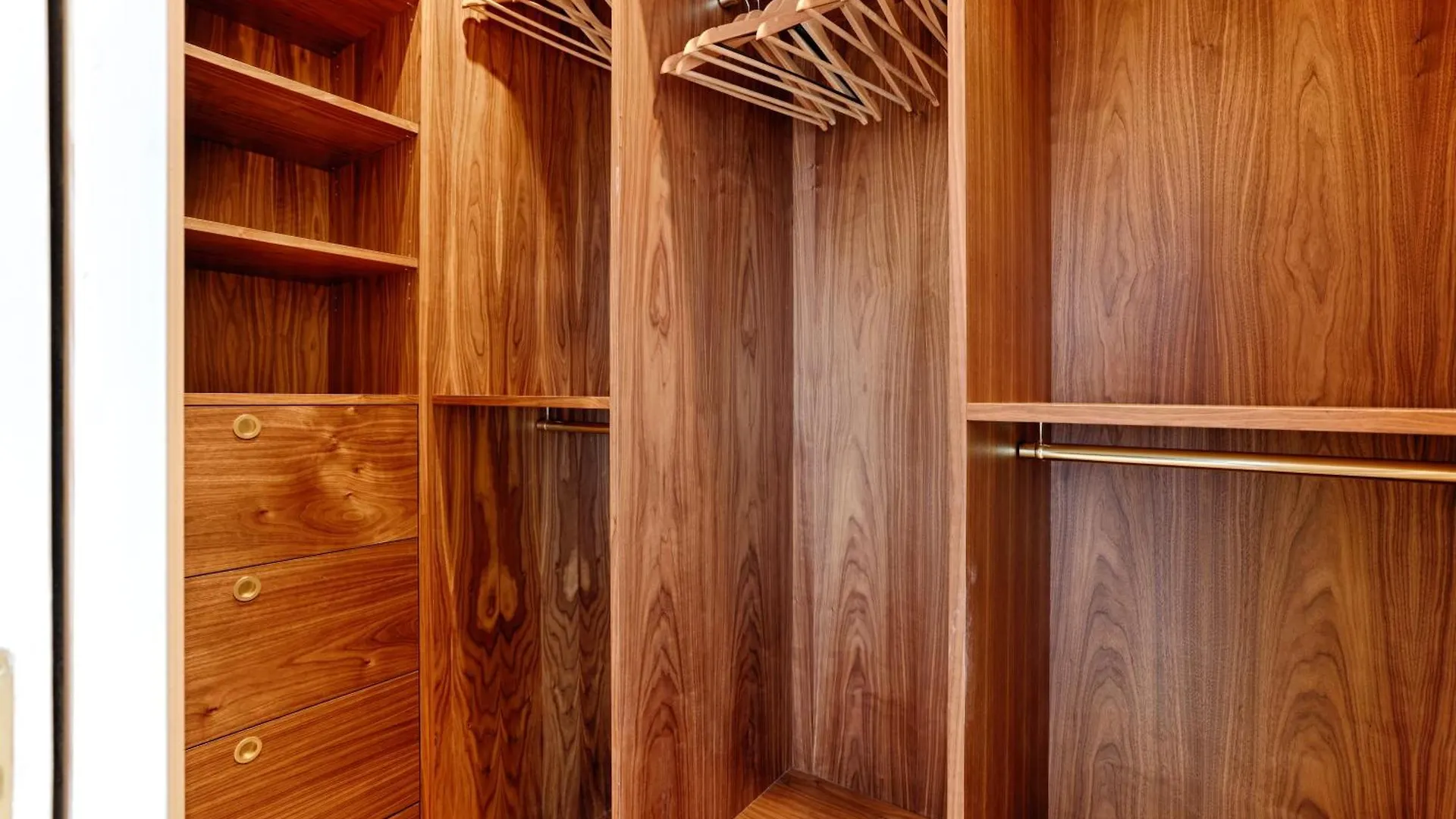 Elegant Luxury For 6 On Champs-elysees Apartment